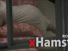 ロシアの乳首をクソソファの上に滑りやお尻 無料 エロ 動画 女の子 用