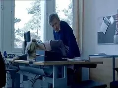 すべての穴にジューシーな男を持つコーチは女の子に美しい外観を与えます 女性 用 無料 エロ アニメ